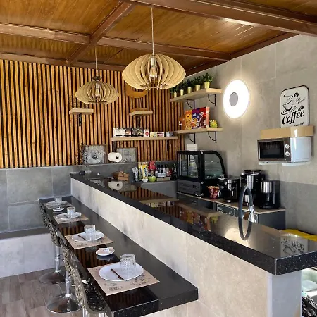 Valtisya Pool And Airport Landhaus