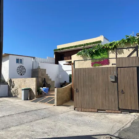 Landhaus Valtisya Pool And Airport