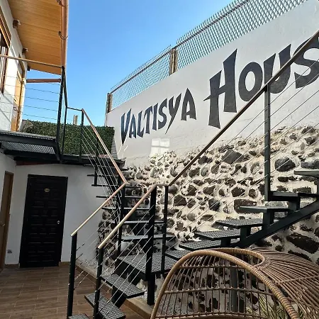 Landhaus Valtisya Pool And Airport *