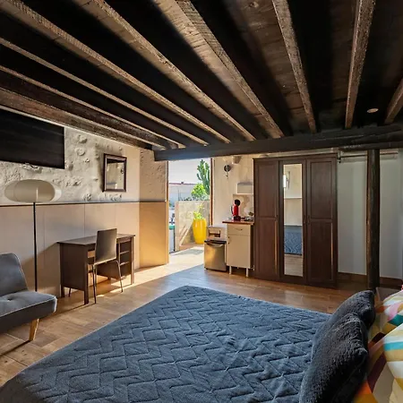 Valtisya Pool And Airport *