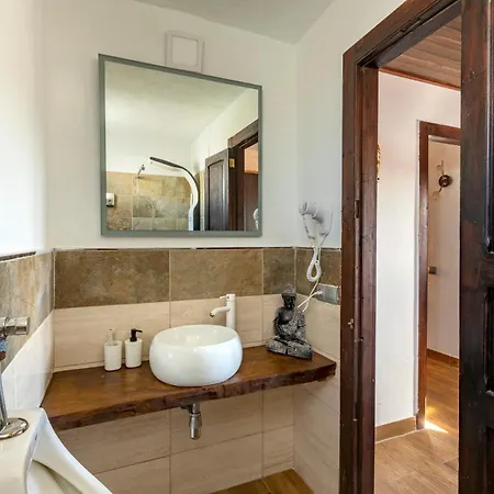 Valtisya Pool And Airport Landhaus Telde