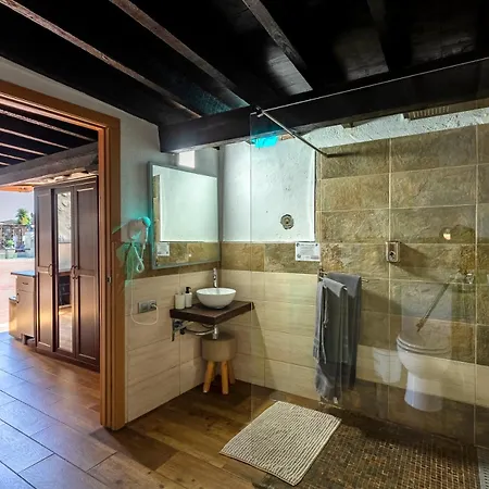 Landhaus Valtisya Pool And Airport