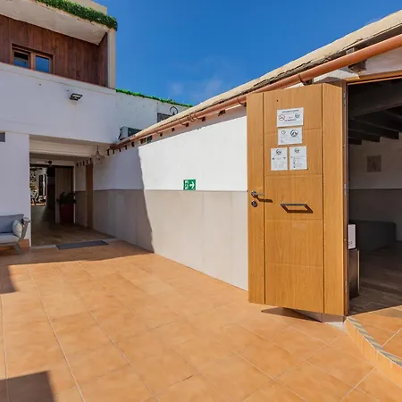 Valtisya Pool And Airport Landhaus Telde