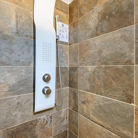 Valtisya Pool And Airport Landhaus Telde