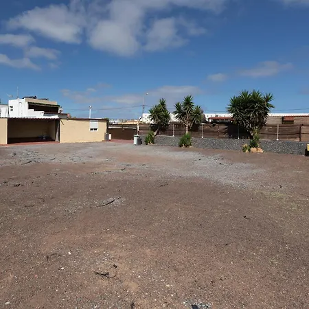 Valtisya Pool And Airport Landhaus