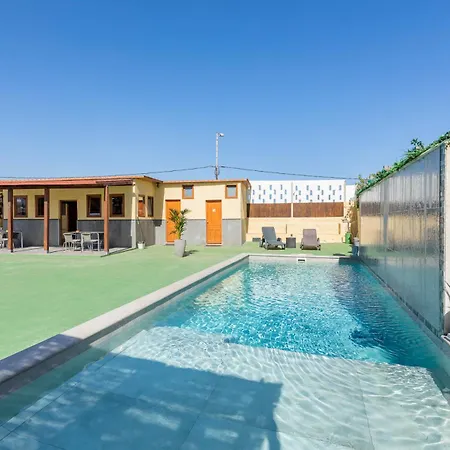 Valtisya Pool And Airport * 特尔德