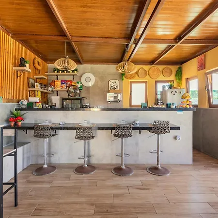 Valtisya Pool And Airport Landhaus