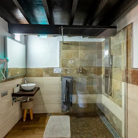 Landhaus Valtisya Pool And Airport *