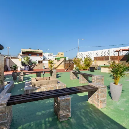 Valtisya Pool And Airport Landhaus Telde