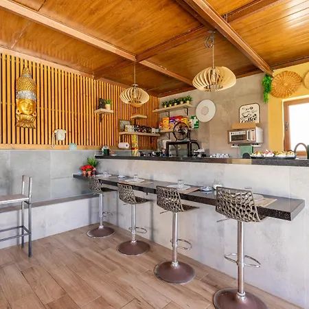 Valtisya Pool And Airport Landhaus