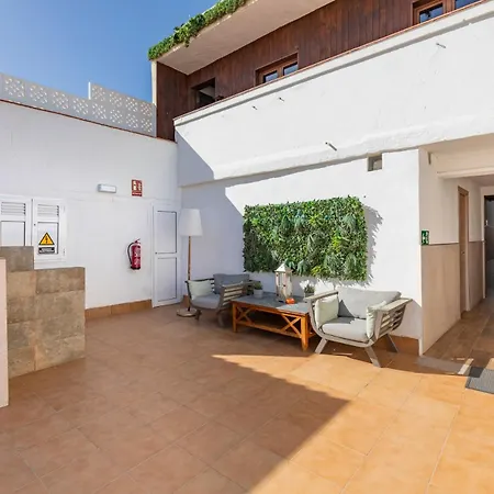 Landhaus Valtisya Pool And Airport *