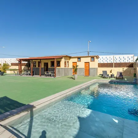 Valtisya Pool And Airport Landhaus Telde