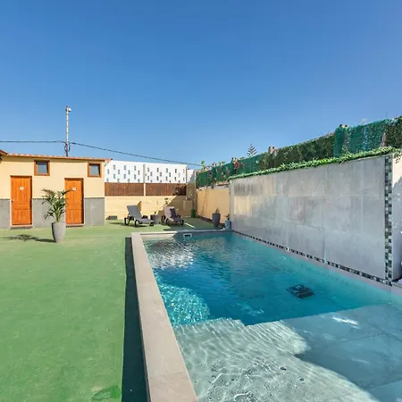 Landhaus Valtisya Pool And Airport